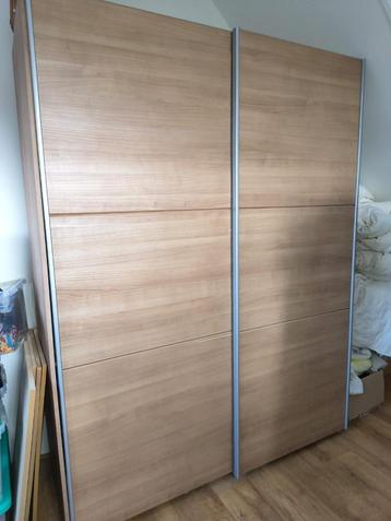 Kledingkast met schuifdeuren te koop