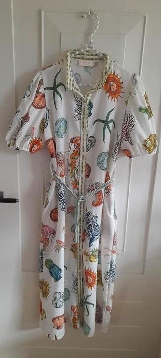 Italiaanse linnen/ katoenen jurk met prachtige print 38, Kleding | Dames, Jurken, Nieuw, Maat 38/40 (M), Wit, Onder de knie, Verzenden