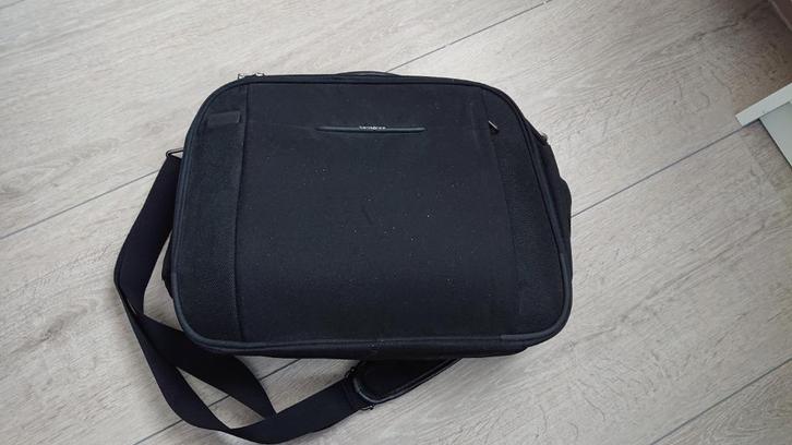 Samsonite Sahora Laptostas nieuw met prijskaartje, Computers en Software, Laptoptassen, Nieuw, Schoudertas, 16 inch, Ophalen of Verzenden