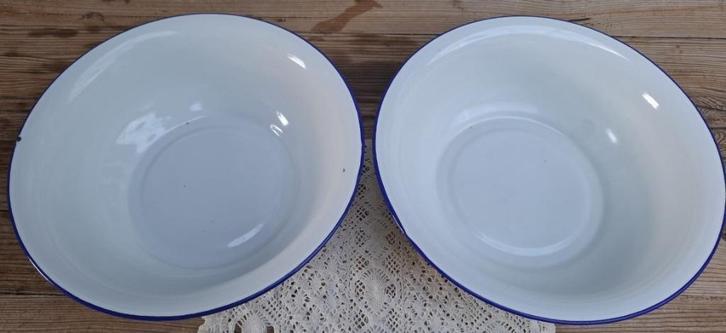 2 Grote wit emaille schalen met blauwe randjes, Antiek en Kunst, Curiosa en Brocante, Ophalen of Verzenden