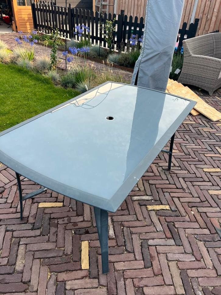 Eettafel met parasolhouder - Tuinmeubel, Tuin en Terras, Tuintafels, Gebruikt, Rechthoekig, Metaal, Ophalen