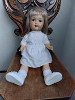 Antieke mooie pop met jurkje, Ophalen of Verzenden