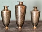 Antiek Aziatische bewerkte setje vazen, Antiek en Kunst, Antiek | Vazen, Ophalen of Verzenden