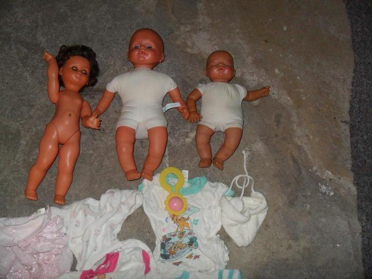 baby born poppen en kleedjes EN ECHTE BARBIES, Kinderen en Baby's, Speelgoed | Poppen, Gebruikt, Barbie, Ophalen of Verzenden