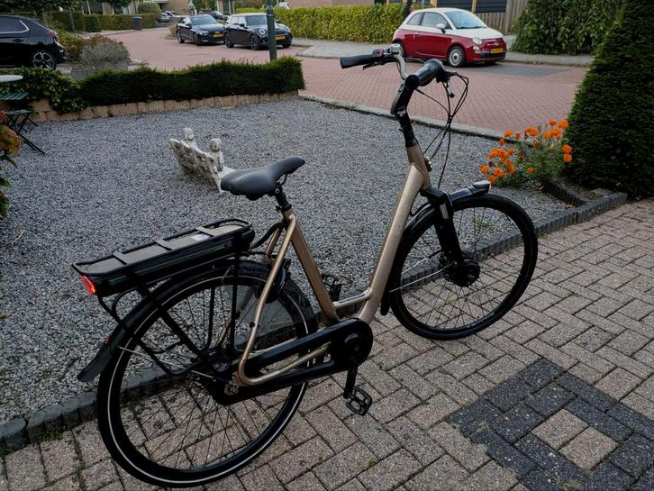 STELLA. Fdst Gold, Fietsen en Brommers, Fietsen | Dames | Omafietsen, Zo goed als nieuw, 56 cm of meer, Versnellingen, Ophalen of Verzenden