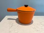 Le Creuset fondue of saus pan 16 cm Harmonic Orange, Huis en Inrichting, Keuken | Potten en Pannen, Gebruikt, Gietijzer, Ophalen of Verzenden
