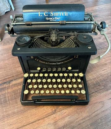 Vintage lc smith typemachine beschikbaar voor biedingen