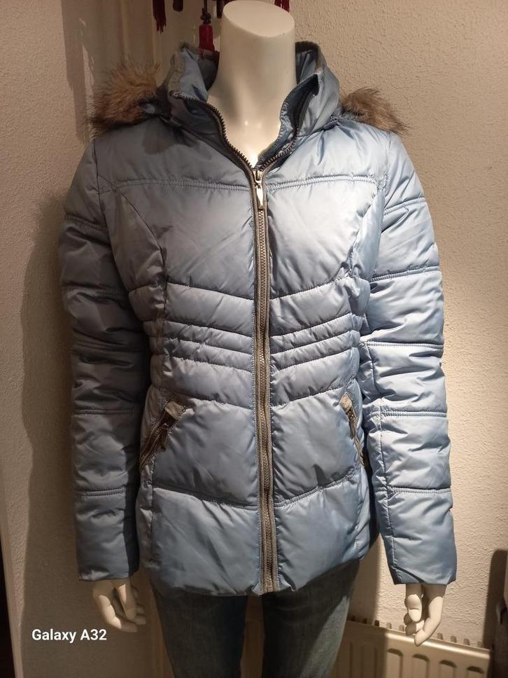 Lichtblauw puffer jack met capuchon, jas maat L, Kleding | Dames, Jassen | Winter, Zo goed als nieuw, Maat 42/44 (L), Blauw, Ophalen of Verzenden