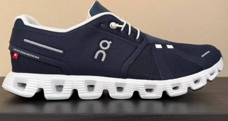 On Cloud 5 - nieuw in doos! Maat 42,5 (valt als 42), Kleding | Heren, Schoenen, Nieuw, Blauw, Ophalen of Verzenden