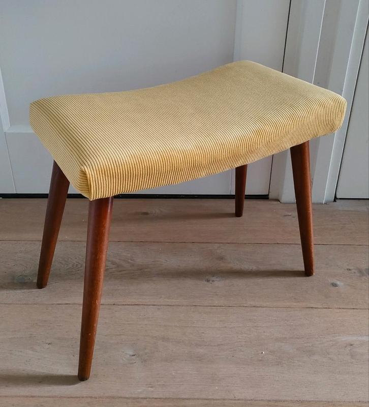 Vintage voetenbank krukje hocker kruk voetenbankje poef, Huis en Inrichting, Krukjes, Gebruikt, Hout, Ophalen of Verzenden