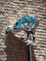 Pin kiwi vogel met stukjes schelp Nieuw Zeeland, Ophalen of Verzenden, Zo goed als nieuw, Dier of Natuur, Speldje of Pin