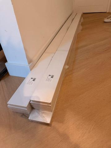 Witte Hoge Plinten - 12x80x2400mm beschikbaar voor biedingen