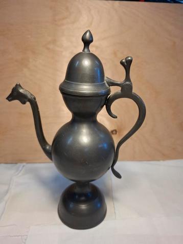Antieke Tinnen Theepot met Vogelbek beschikbaar voor biedingen
