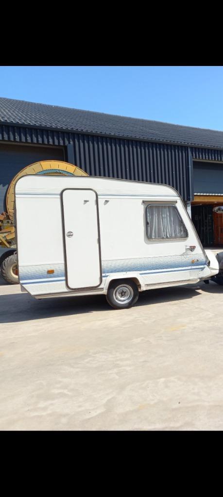 caravan, Caravans en Kamperen, Caravans, Particulier, tot en met 3, 500 - 750 kg, Treinzit, Adria, Omvormbare zithoek, Disselslot