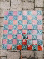 67 tegels viervlaks roodbruin met blauwgroen decor 15x15cm, Ophalen