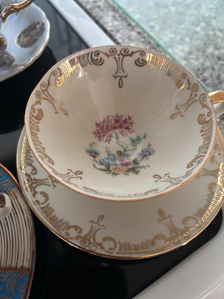 Antieke Theekopjes met Schotel Bloemmotief, Antiek en Kunst, Antiek | Servies los, Ophalen