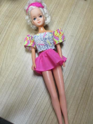 VINTAGE BETTY TEEN DOLL TONG beschikbaar voor biedingen