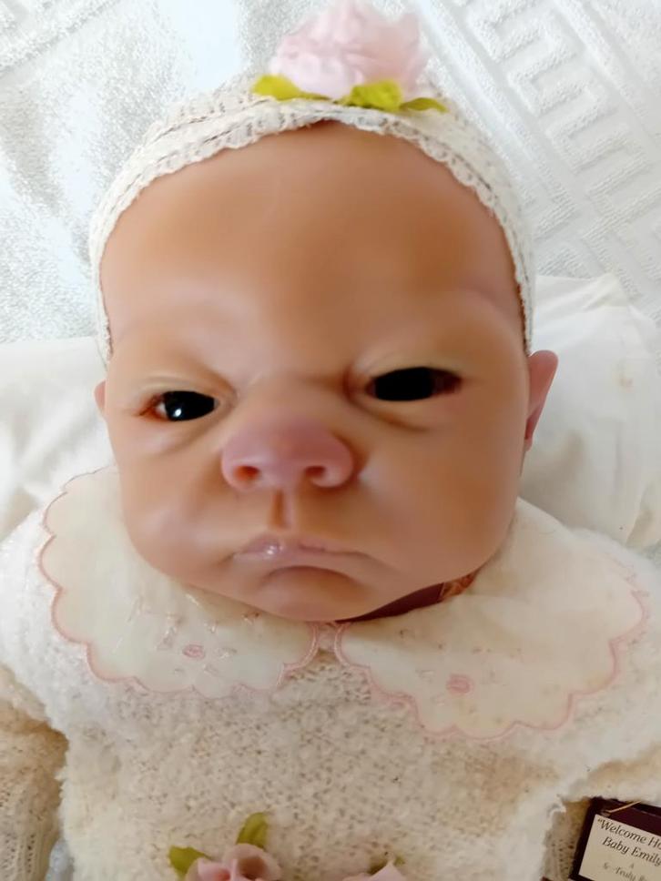 Reborn pop Emily Ashton-Drake Galleries, Kinderen en Baby's, Speelgoed | Poppen, Zo goed als nieuw, Babypop, Ophalen of Verzenden