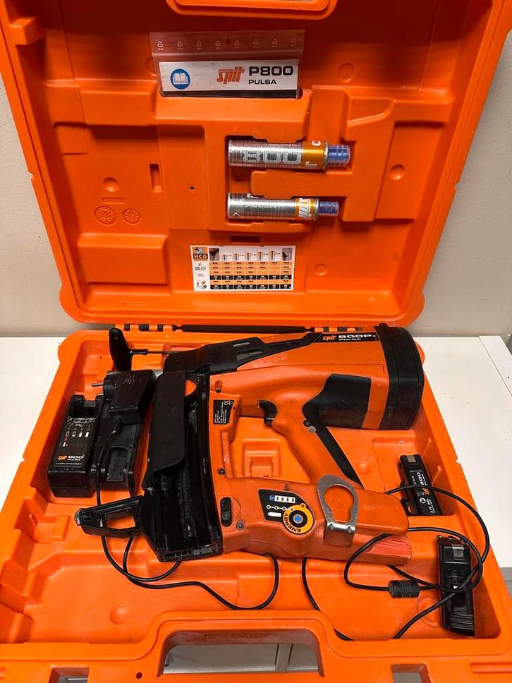 Gastacker schiethamer beton tacker gas accu Spit Pulsa 800P+, Doe-het-zelf en Verbouw, IJzerwaren en Bevestigingsmiddelen, Gebruikt