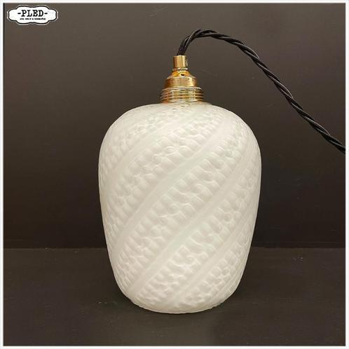 Opaline hanglamp met messing fitting en snoer, Huis en Inrichting, Lampen | Hanglampen, Gebruikt, Minder dan 50 cm, Glas, Ophalen of Verzenden