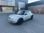 Mini 1.6 Cooper 2007 Grijs, Voorwielaandrijving, Stof, 4 cilinders, 4 stoelen