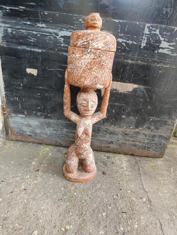 Afrikaans steen Beeld met Deksel beschikbaar voor biedingen