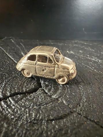 Zilveren miniatuur auto Fiat 500 beschikbaar voor biedingen