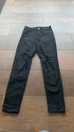 Zwarte broek met stoere scheuren / gaten maat S, Kleding | Dames, Spijkerbroeken en Jeans, W28 - W29 (confectie 36), Ophalen of Verzenden