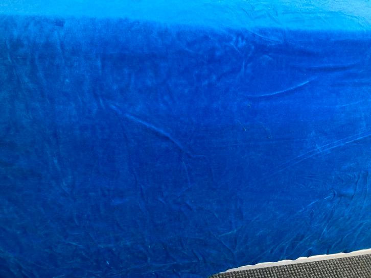 Stof konings blauw R82 , nicky Velours 10 meter X1,5 meter, Hobby en Vrije tijd, Stoffen en Lappen, Zo goed als nieuw, Katoen