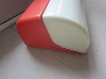 retro broodtrommel Jaren 60-70 in perfecte staat oranje beschikbaar voor biedingen