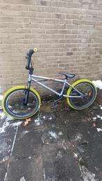 BMX fiets, Fietsen en Brommers, Fietsen | Crossfietsen en BMX, Ophalen, Staal, Voetsteunen, BTWIN