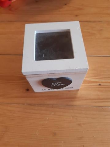 Een leuk thee doosje  beschikbaar voor biedingen