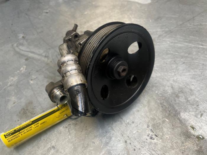 Stuurbekrachtiging Pomp van een Mercedes E-Klasse, Auto-onderdelen, Besturing, Mercedes-Benz, Gebruikt, 3 maanden garantie, Ophalen of Verzenden