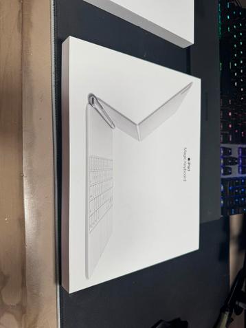 Apple Magic Keyboard 12.9inch 5th Gen beschikbaar voor biedingen