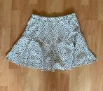 Wit broekrokje met stippen van Stradivarius, Kleding | Dames, Rokken, Maat 38/40 (M), Wit, Ophalen of Verzenden, Zo goed als nieuw