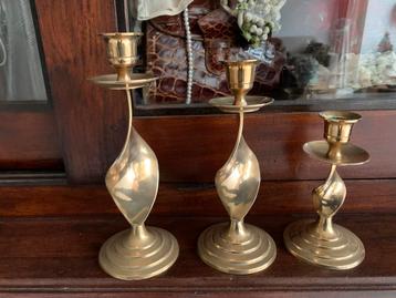 Set van 3 koperen gedraaide kandelaars beschikbaar voor biedingen