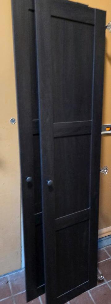 Twee Rakkestad kastdeuren (rechtsdraaiend) beschikbaar voor biedingen