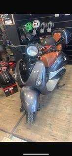 Retro (brom) scooter als nieuw! 2101 km gelopen, Fietsen en Brommers, Ophalen, Maximaal 45 km/u, Neco, Zo goed als nieuw