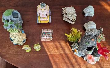 Diverse aquarium ornamenten. Sponge Bob, drakenschedel etc beschikbaar voor biedingen