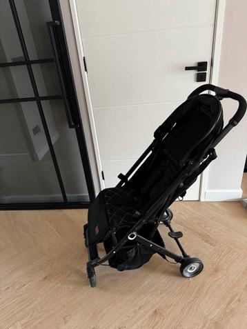 Compacte Reiswandelwagen met Hoes beschikbaar voor biedingen