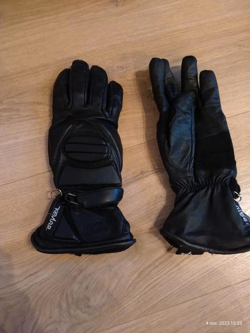 Leren heren motorhandschoenen maat 7 van Büse
€ 25,00
https:, Motoren, Kleding | Motorkleding, Handschoenen, Heren, Tweedehands