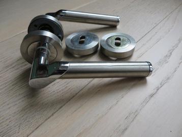 Deurkrukset  rvs en chrome accenten nooit gebruikt. beschikbaar voor biedingen