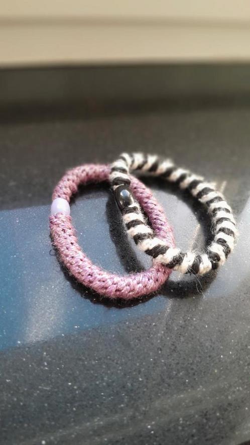 Knekkies 2 voor 3.50!, Sieraden, Tassen en Uiterlijk, Armbanden, Zo goed als nieuw, Elastiek, Paars, Met bedels of kralen, Ophalen of Verzenden
