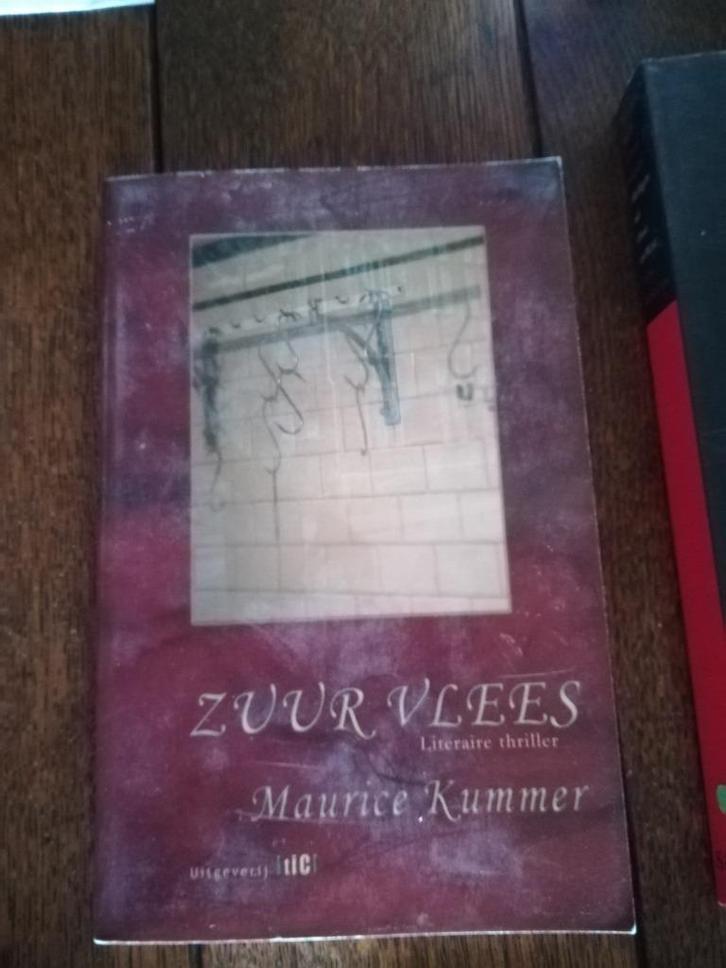 ZUURVLEES - maurice kummer, Boeken, Thrillers, Zo goed als nieuw, Nederland, Ophalen of Verzenden