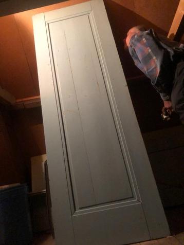 oude deuren van hout - 5 stuks - 1 met raam beschikbaar voor biedingen