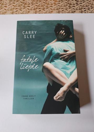 Fatale Liefde - Carry Slee - Zo goed als nieuw beschikbaar voor biedingen