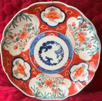 Antiek Porseleinen gecontourneerde Imari schotel met floraal, Verzenden