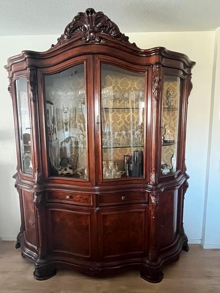 Te koop klassieke houten (wortel noten) servies/vitrine kast, Huis en Inrichting, Kasten | Vitrinekasten, Zo goed als nieuw, 200 cm of meer