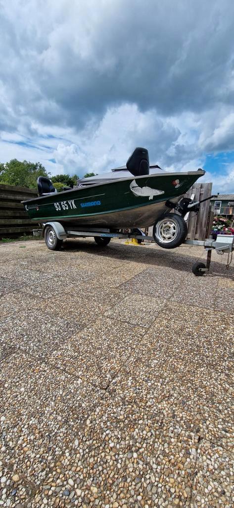 Tekoop quicksilver 450 dlx alluminium boot, Watersport en Boten, Vis- en Consoleboten, 3 tot 6 meter, Benzine, Buitenboordmotor