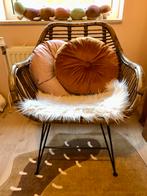 Rotan stoel / rieten stoel (fauteuil) ijzeren poten, Huis en Inrichting, Fauteuils, Riet of Rotan, Minder dan 75 cm, Zo goed als nieuw